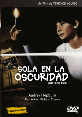 SOLA EN LA OSCURIDAD