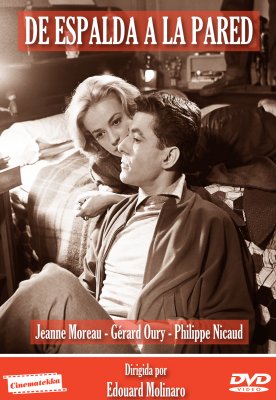 DE ESPALDA A LA PARED